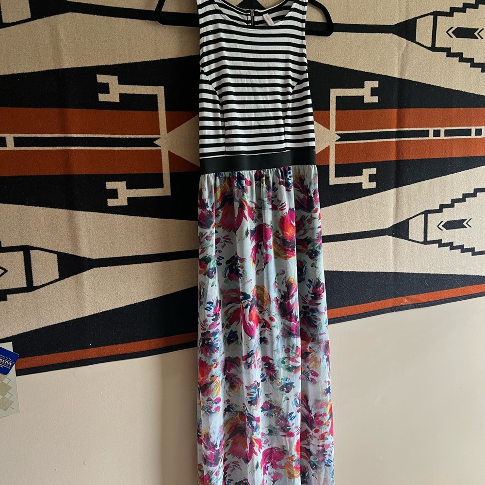 Black and White Sleeveless Halter Maxi Dress with Floral Pattern